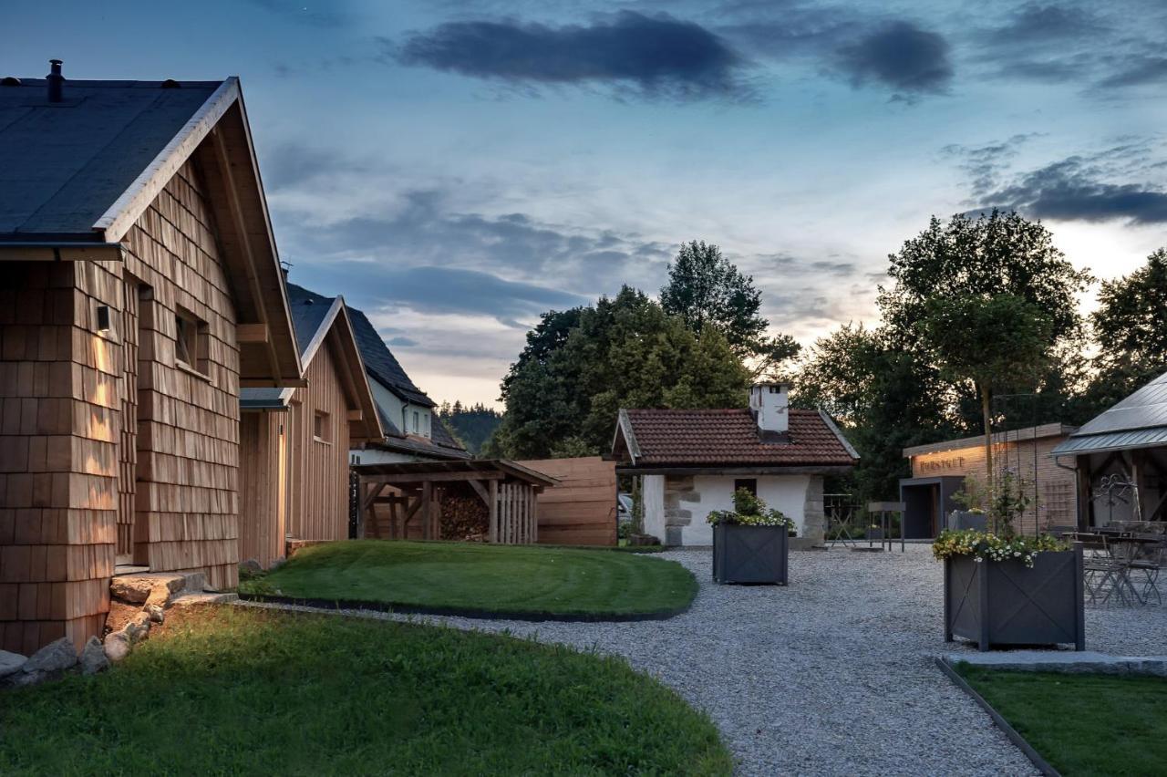 Forstgut - Premium Waldchalets Und Lodge Suiten Regen Exterior photo